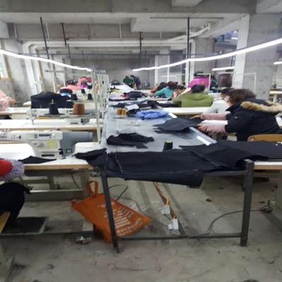 化起镇服装厂 小车间撬动大民生，服饰加工织就脱贫路